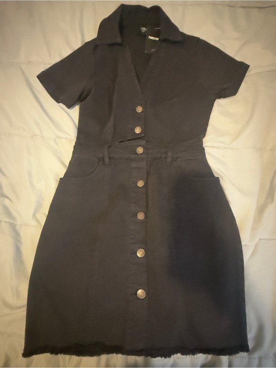 Forever 21 Dresses & Skirts - Forever 21 Black Short-Sleeve Button-Front Mini Dress